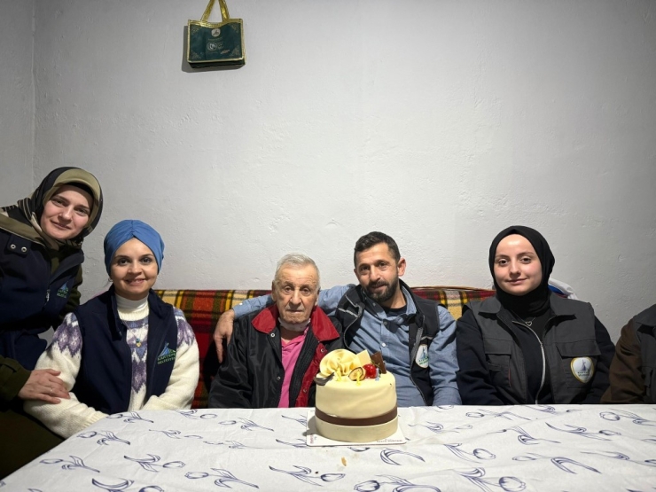 Kartepe’de "alo Evlat" Ekipleri Yaşlıları Yalnız Bırakmadı