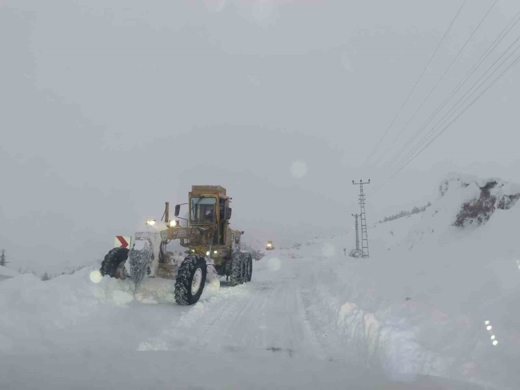 Büyükşehir Kar Ve Tipiye Karşı Seferber: Kırsalda 187 Yol Açıldı, 46 Yolda Çalışma Devam Ediyor