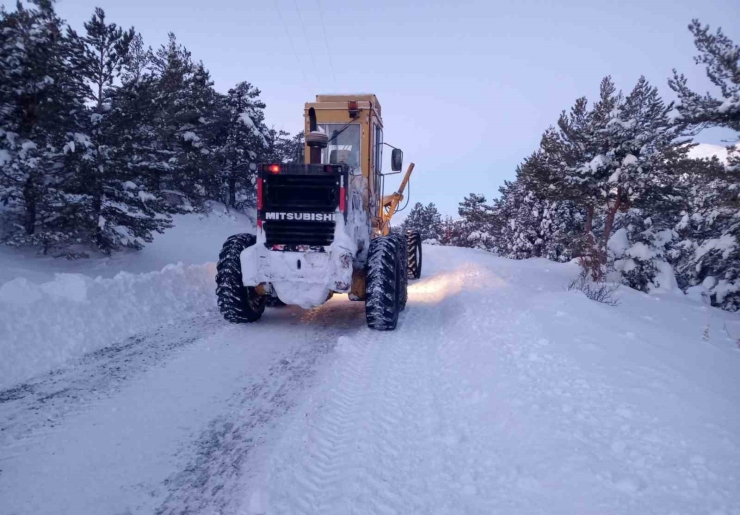 Büyükşehir Kar Ve Tipiye Karşı Seferber: Kırsalda 187 Yol Açıldı, 46 Yolda Çalışma Devam Ediyor