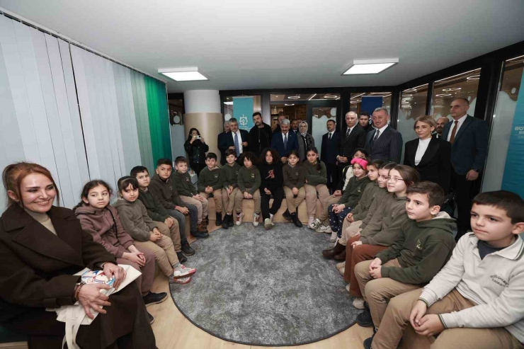 Kocaeli’de "alev Alatlı Kütüphanesi Ve Sanat Galerisi" Törenle Tanıtıldı