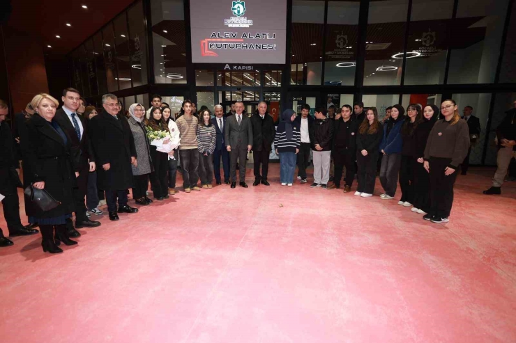 Kocaeli’de "alev Alatlı Kütüphanesi Ve Sanat Galerisi" Törenle Tanıtıldı