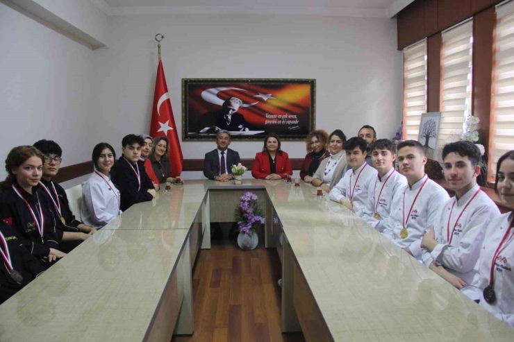 Menteşeli Genç Şefler, İ̇stanbul’dan 11 Madalya İle Döndü