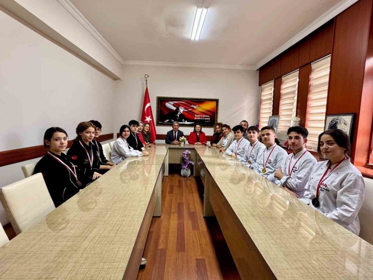 Menteşeli Genç Şefler, İ̇stanbul’dan 11 Madalya İle Döndü