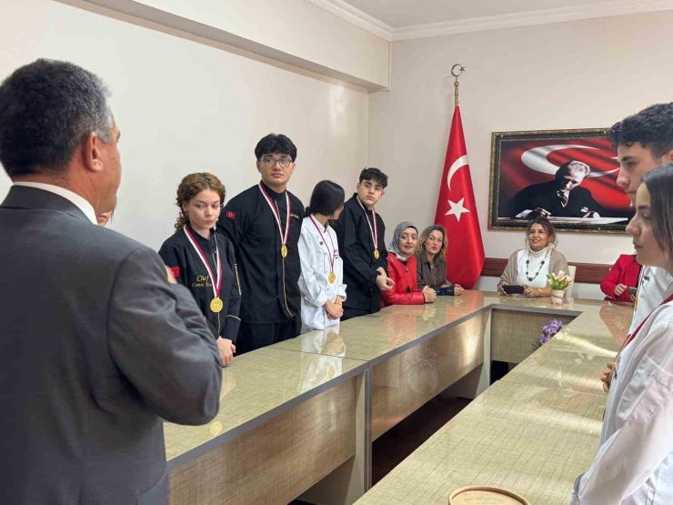 Menteşeli Genç Şefler, İ̇stanbul’dan 11 Madalya İle Döndü