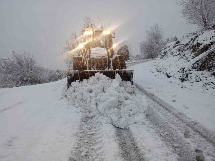 Ordu’da Karla Mücadele: Kardan Kapanan 510 Mahalle Yolu Ulaşıma Açıldı