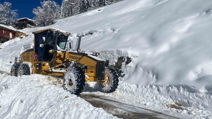 Rize’de 206 Köy Yolu Kar Nedeniyle Ulaşıma Kapandı