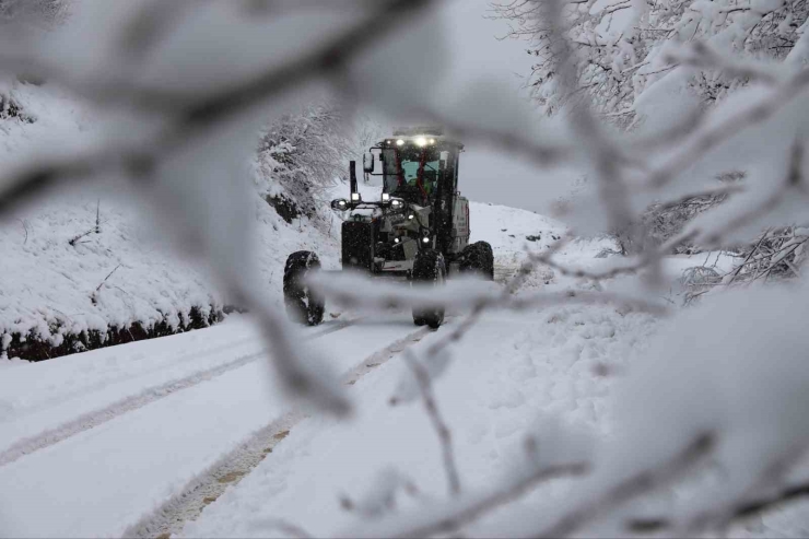 Samsun’da Karla Mücadele: 575 Mahalle Yolu Ulaşıma Açıldı