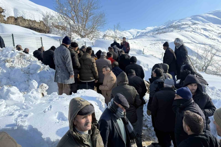 Van’da Çığ Felaketinde Hayatını Kaybeden Kadın Son Yolculuğuna Uğurlandı