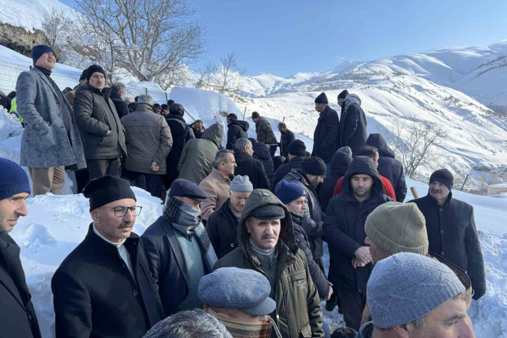 Van’da Çığ Felaketinde Hayatını Kaybeden Kadın Son Yolculuğuna Uğurlandı