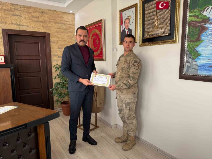 Jandarma Personeline Başarı Belgesi Verildi