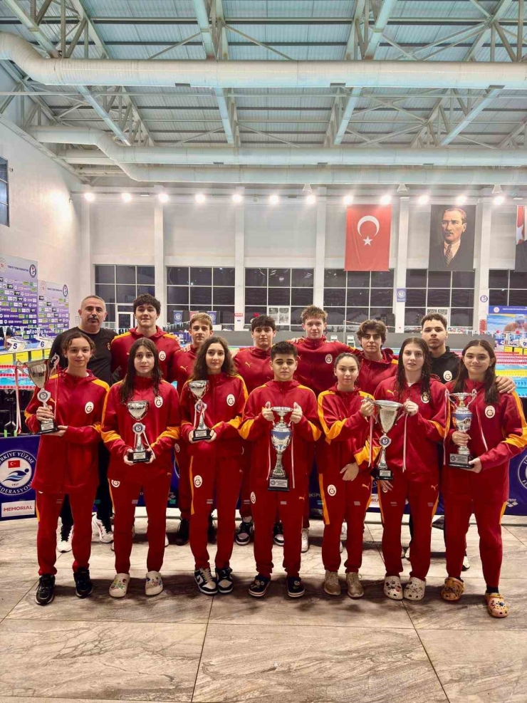 Denizlili Sporcu Yüzmede Üç Türkiye Rekoru Kırdı