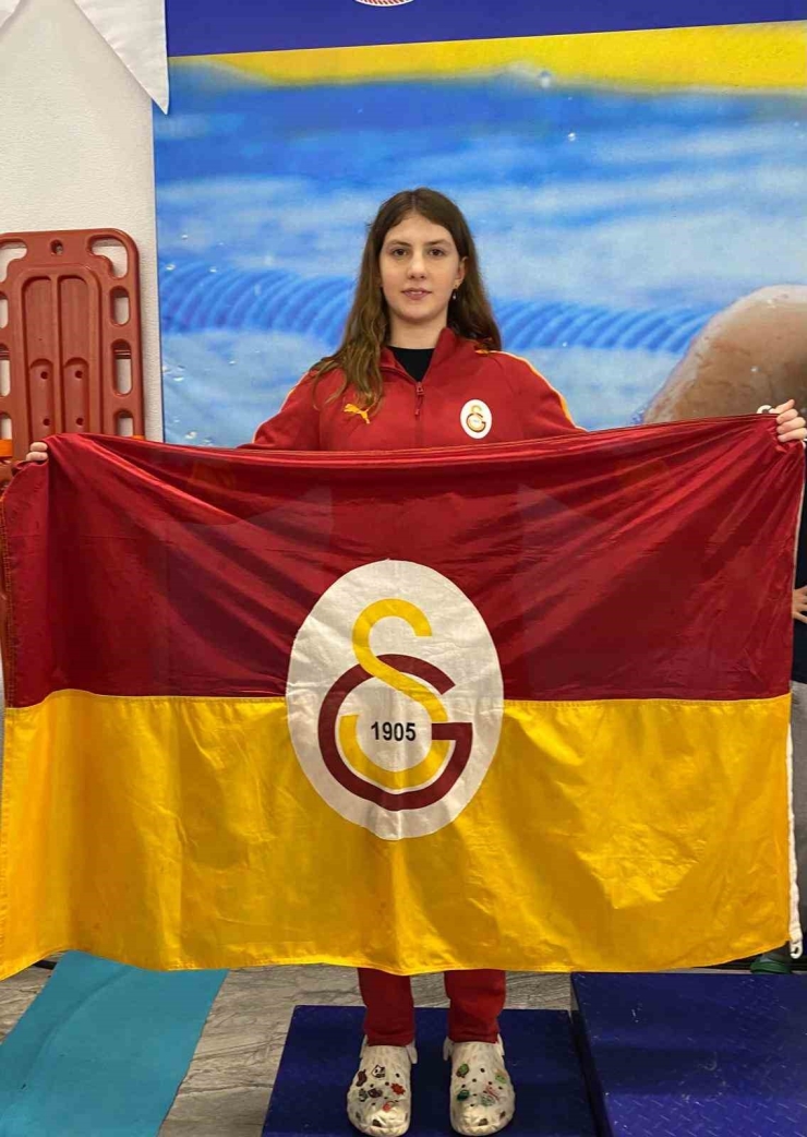 Denizlili Sporcu Yüzmede Üç Türkiye Rekoru Kırdı