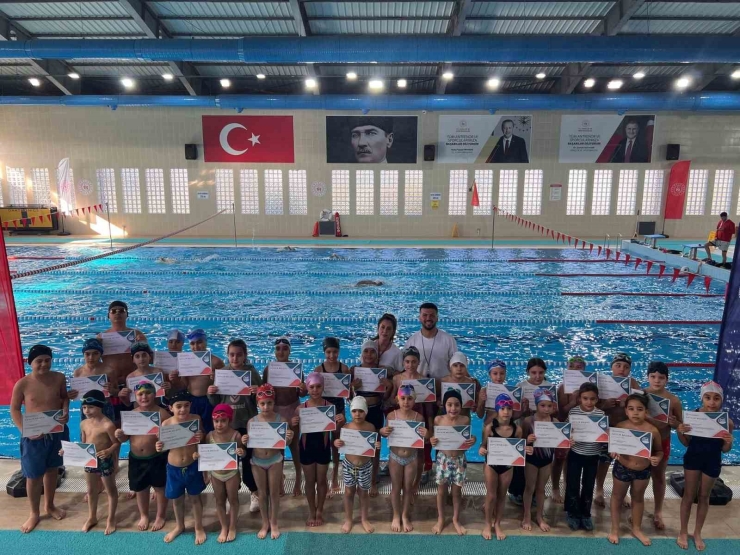 Aydın’da 2 Ayda 200 Çocuk Yüzme Öğrendi
