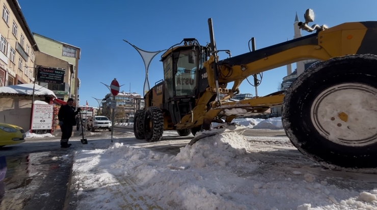 Bingöl’de Kar Sonrası Güneş Yüzünü Gösterdi
