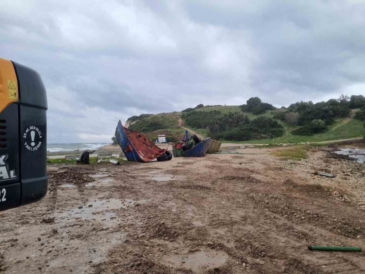 Demircili Sahili’nde Asbestli Gemi Skandalı: Jandarma İnceleme Başlattı