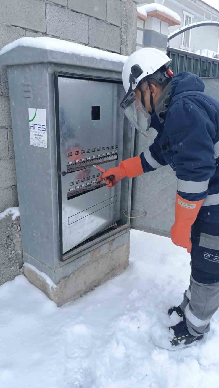 Aras Edaş’tan Yeni Yıla Kesintisiz Enerji Mesaisi
