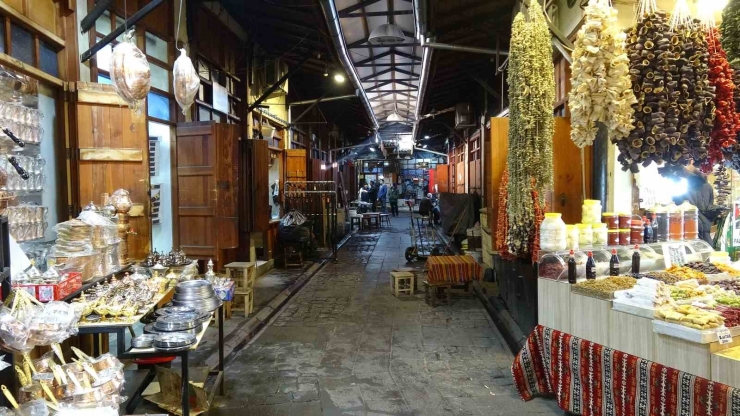 Gaziantep’te Kar Yağışı Tarihi Çarşıları Sessizliğe Bürüdü