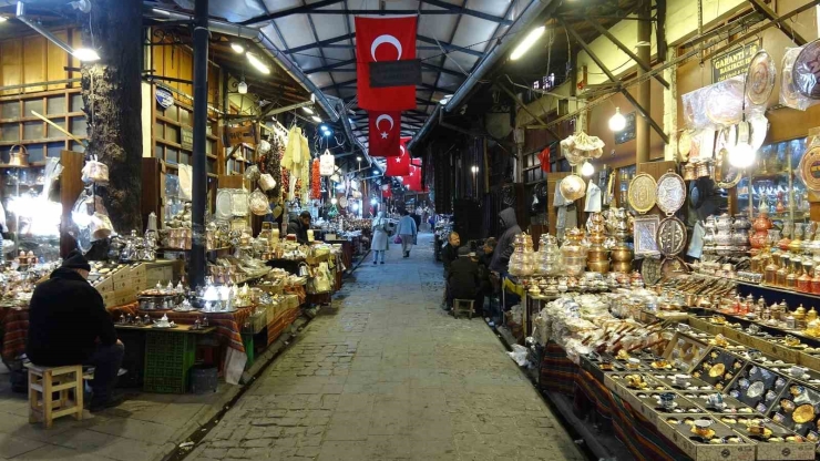 Gaziantep’te Kar Yağışı Tarihi Çarşıları Sessizliğe Bürüdü