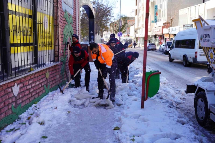 Kâhta Belediyesi’nden Karla Mücadelede Kesintisiz Çalışma