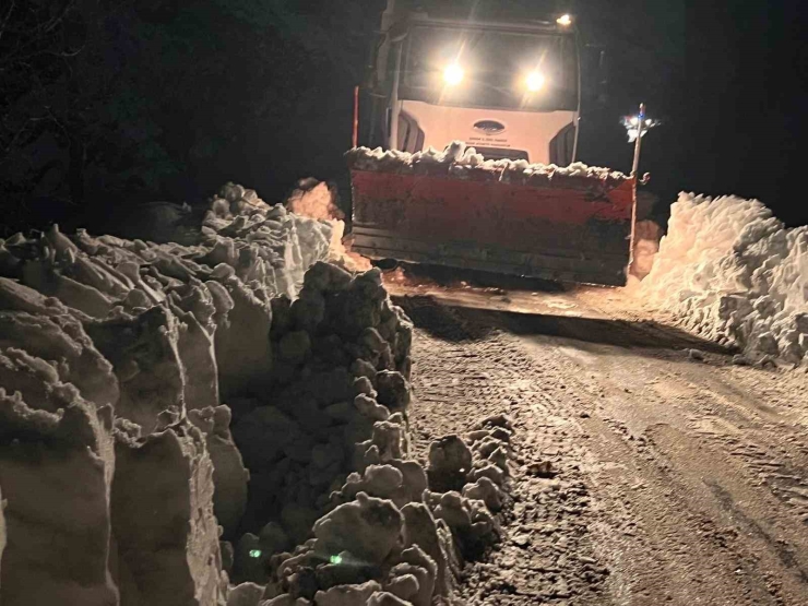 Şırnak’ta Çığ Nedeniyle Kapanan Yol Ulaşıma Açıldı