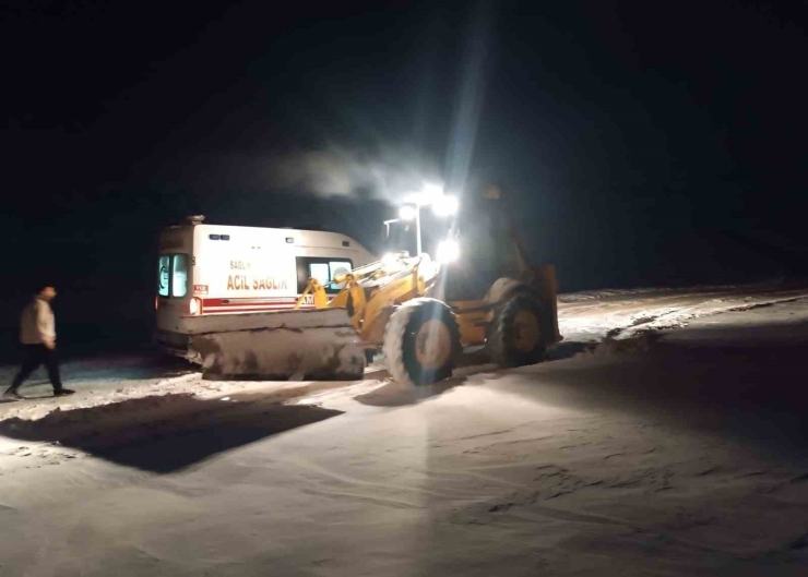Van’da Hasta Ve Mahsur Kalanlar Belediyenin Çabasıyla Kurtarıldı