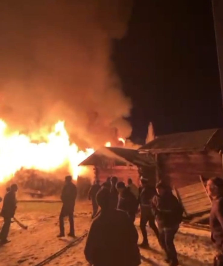 Samsun’da Gece Yarısı Korku Dolu Anlar: Kırsal Mahallede İki Ev Alevlere Teslim Oldu