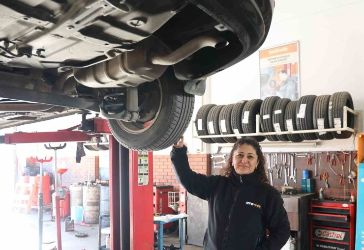 Aydın Yıllar Sonra Buz Tuttu, Oto Lastikçileri Ek Mesai Yaptı