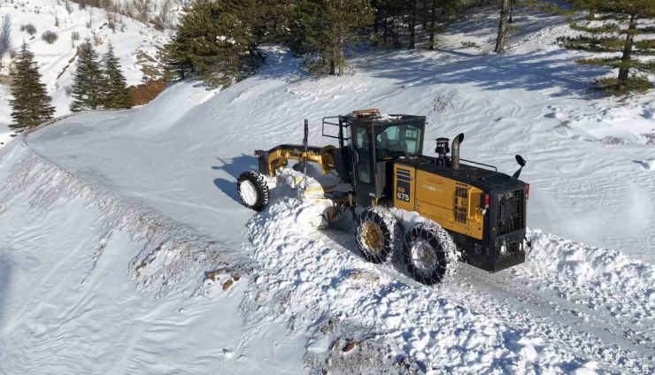 Adıyaman’da Karla Mücadele Çalışmaları Devam Ediyor