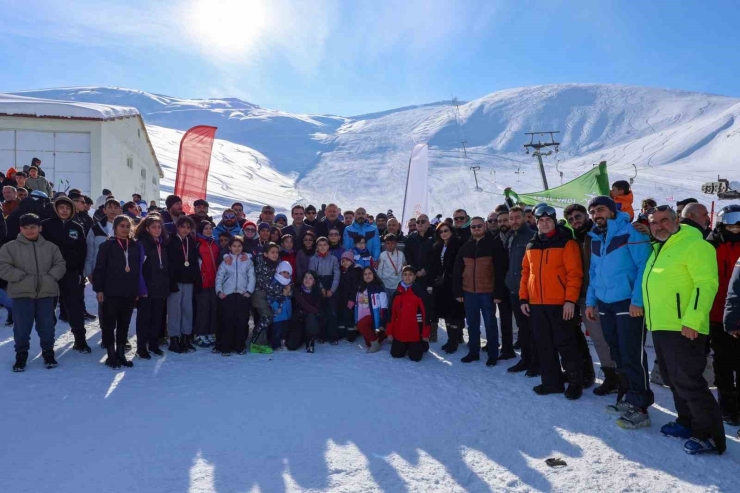 Vali Ahmet Karakaya, Kayak İl Birinciliği Müsabakalarında Sporcularla Buluştu