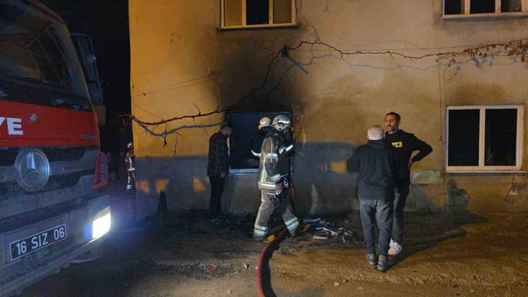 Bursa’da 2 Katlı Evde Çıkan Yangın Korkuttu