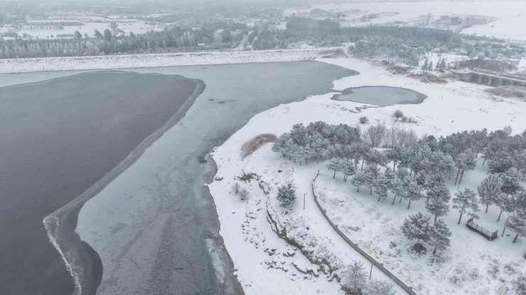 Elazığ’da Cip Baraj Gölü’nün Bazı Kısımları Buz Tuttu