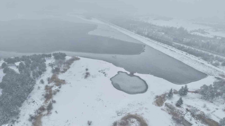 Elazığ’da Cip Baraj Gölü’nün Bazı Kısımları Buz Tuttu