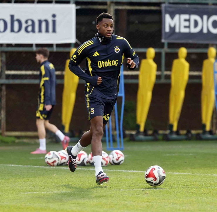 Anthony Musaba, Fenerbahçe’de İlk Antrenmanına Çıktı