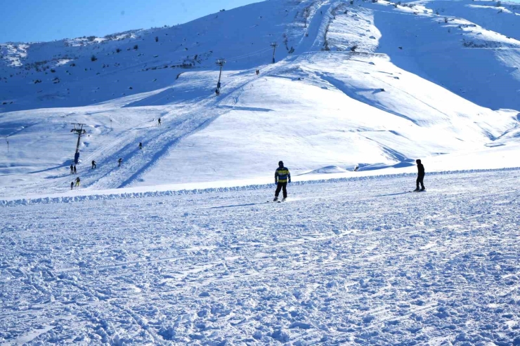 Muş’ta Kayak Sezonu Açıldı