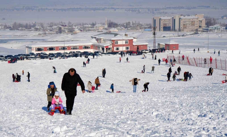 Muş’ta Kayak Sezonu Açıldı