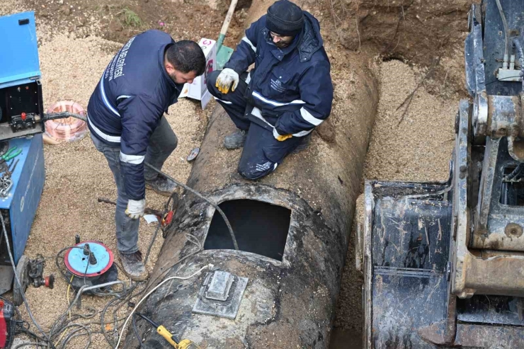 Eğirdir’den Gelen İçme Suyu Borusundaki Patlak Ekiplerce Giderildi