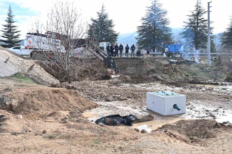 Eğirdir’den Gelen İçme Suyu Borusundaki Patlak Ekiplerce Giderildi