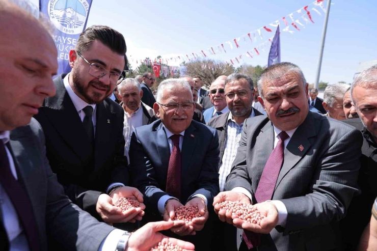 Kayseri Büyükşehir’den Kırsala 1 Yılda 1 Milyar 675 Milyon Tl’lik Yatırım