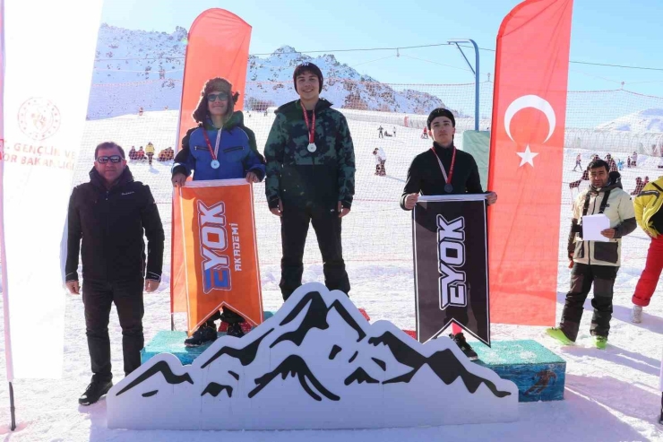 Snowboard İ̇l Birinciliği Müsabakaları Sona Erdi
