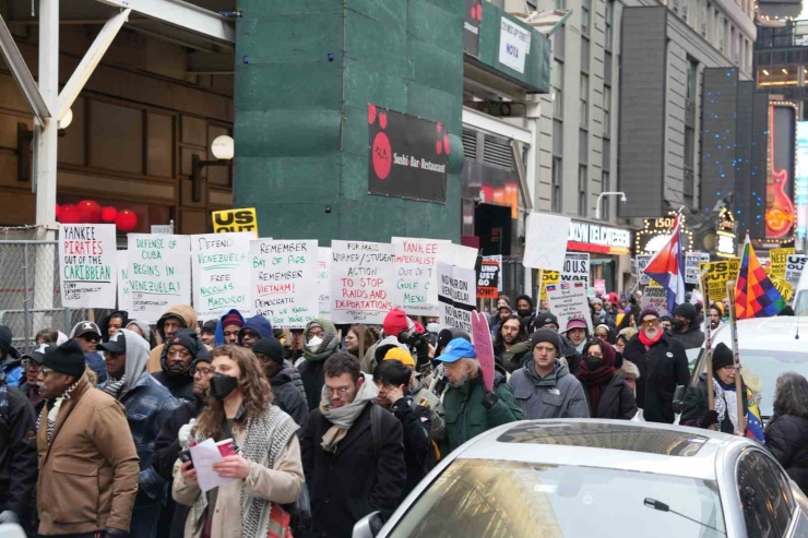 New York’ta Binlerce Kişi Venezuela İçin Yürüdü