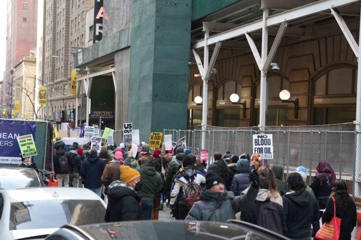 New York’ta Binlerce Kişi Venezuela İçin Yürüdü