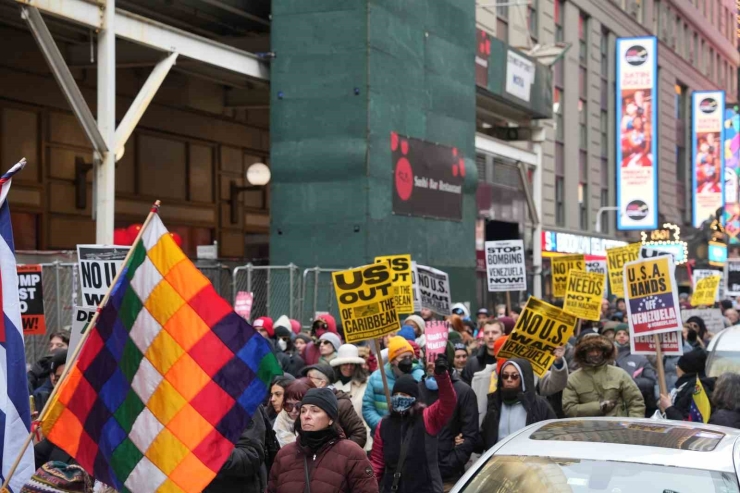 New York’ta Binlerce Kişi Venezuela İçin Yürüdü