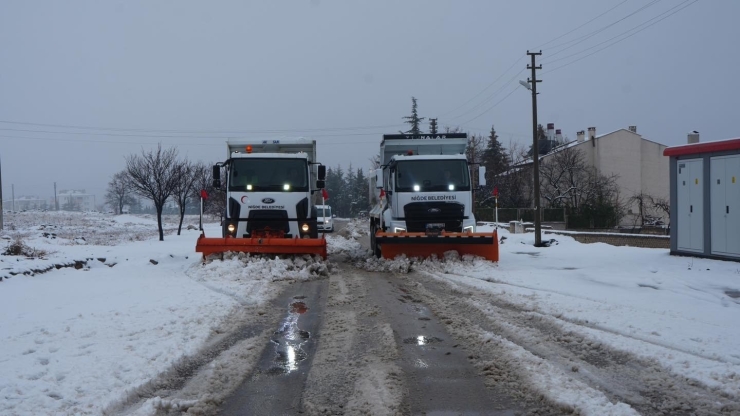 Niğde’de Karla Mücadele Ekiplerinden 24 Saat Mesai