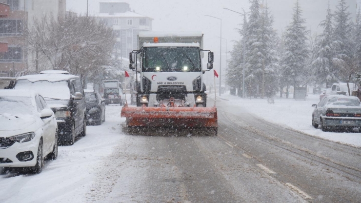 Niğde’de Karla Mücadele Ekiplerinden 24 Saat Mesai