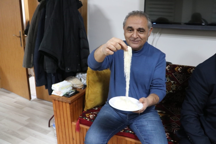 Sivas’ta Kış Gecelerinin Vazgeçilmez Lezzeti Tel Helva Kültürü Yaşatılıyor