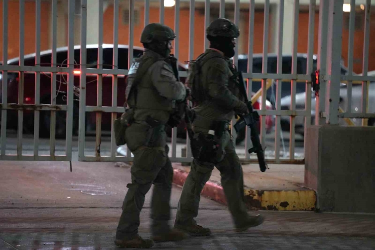 Maduro Ve Eşi New York’ta Federal Gözetim Merkezine Sevk Edildi