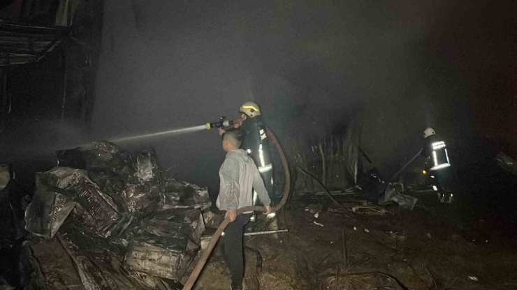 Alanya’da Klima Deposu Alevlere Teslim Oldu