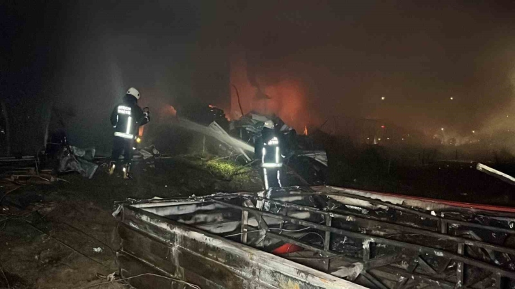 Alanya’da Klima Deposu Alevlere Teslim Oldu