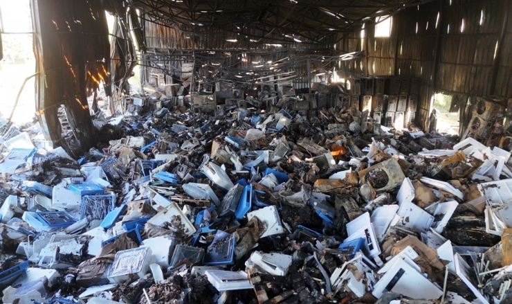 Alanya’da Klima Deposundaki Yangının Boyutu Gün Aydınlanınca Ortaya Çıktı