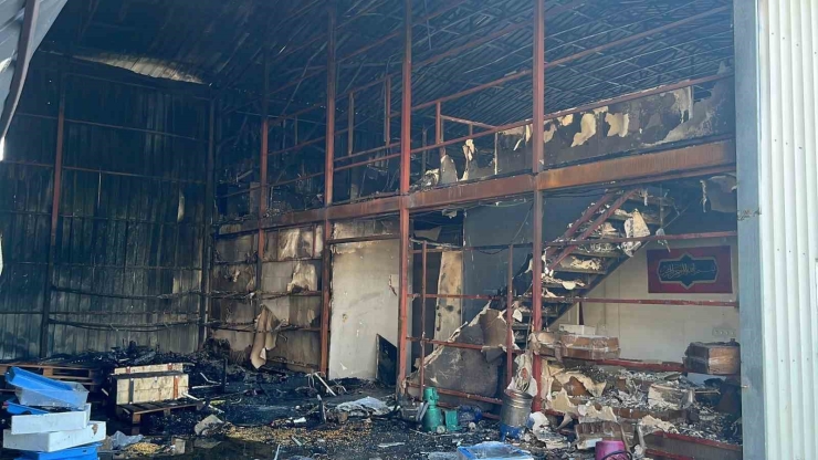 Alanya’da Klima Deposundaki Yangının Boyutu Gün Aydınlanınca Ortaya Çıktı